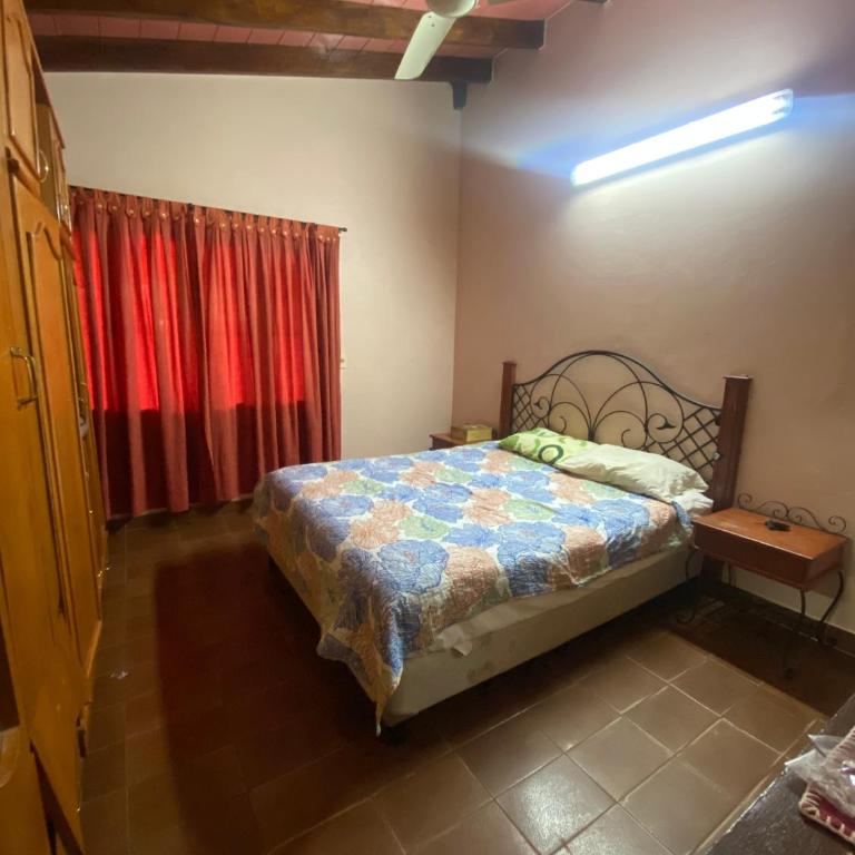 Casa AMPLIA CON PATIO Y COCHERA - Habitación Doble Estándar - 3