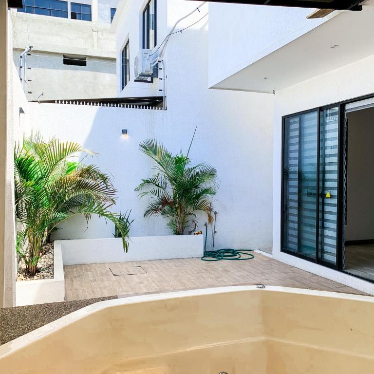 Exclusiva vista en Puerto Santa Ana - One-Bedroom Apartment - 1