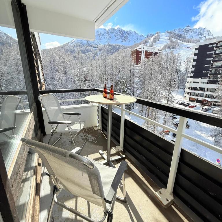 Apt Ideal Famille Pied des pistes - 46m2 - 6 pers - Three-Bedroom Apartment with Mountain View - 6