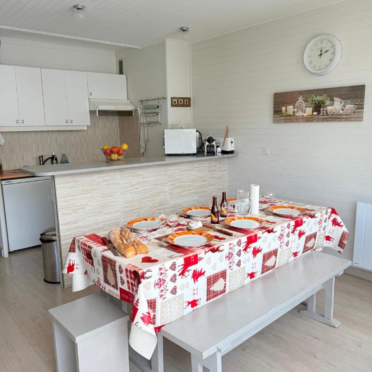 Apt Ideal Famille Pied des pistes - 46m2 - 6 pers - Three-Bedroom Apartment with Mountain View - 4
