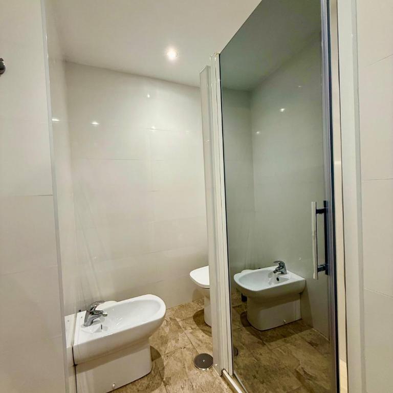 Apartamento en primera línea de playa con terraza en Los Boliches, Atardeceres de Fuengirola - Two-Bedroom Apartment with Sea View - 11