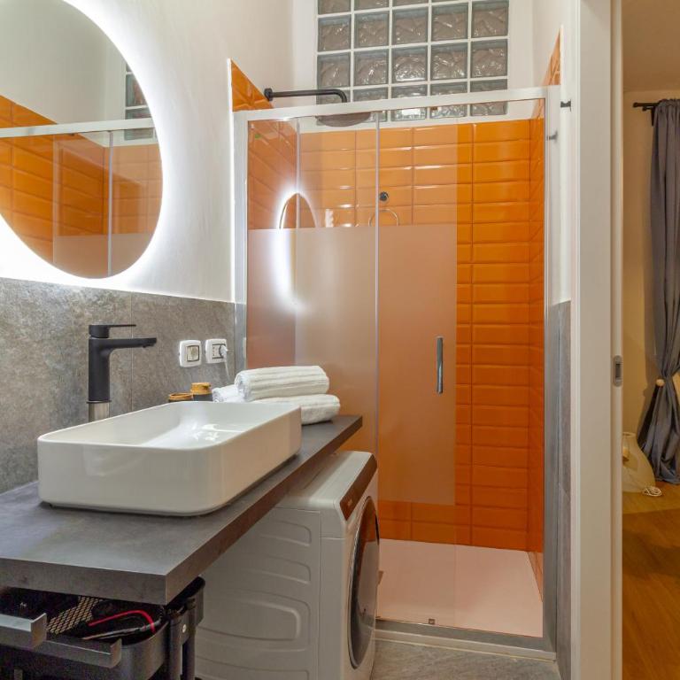 Cozy ThreeRoom Apartment In The Heart Of Bologna - One-Bedroom Apartment - 17