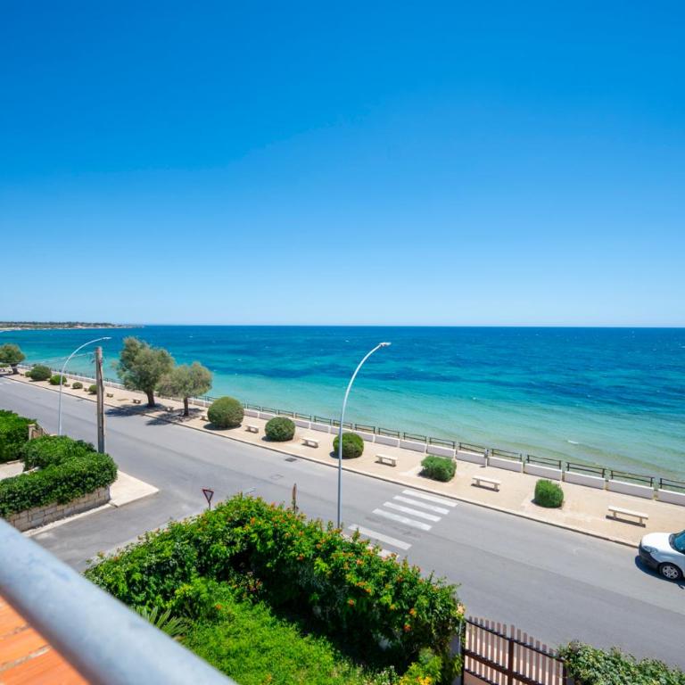 Mare Blu Apartment - Sicilia Vacanza - Appartamento con 3 Camere da Letto - 1