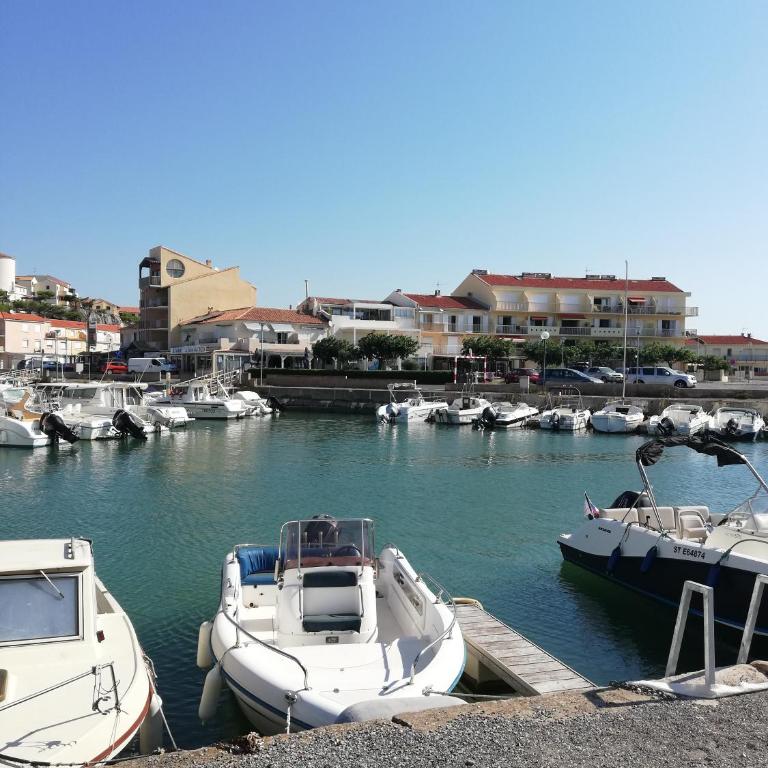 Superbe appartement avec vue sur mer et port, parking privé - One-Bedroom Apartment - 2