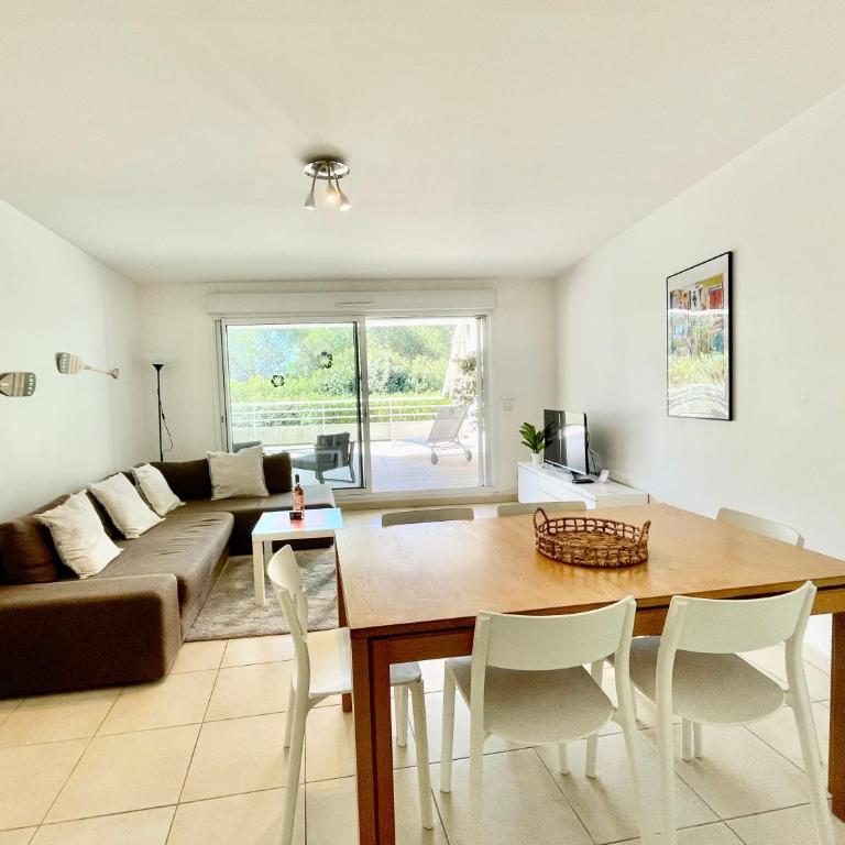 PGH N6 - 100m de la Plage, Terrasse, Parking - Appartement 2 Chambres - 16