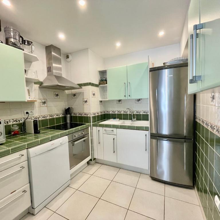PGH N6 - 100m de la Plage, Terrasse, Parking - Appartement 2 Chambres - 13