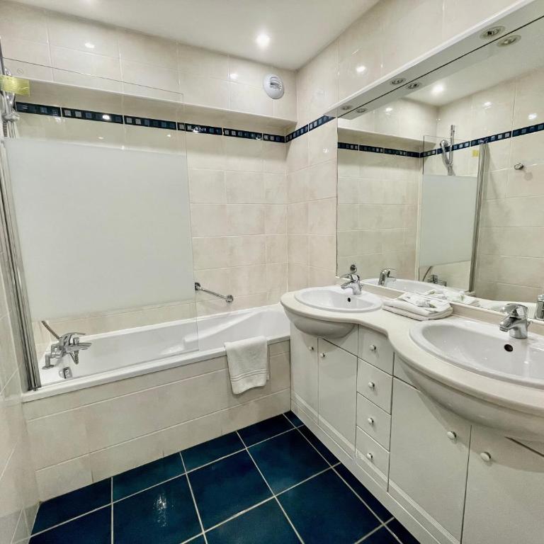 PGH N6 - 100m de la Plage, Terrasse, Parking - Appartement 2 Chambres - 11