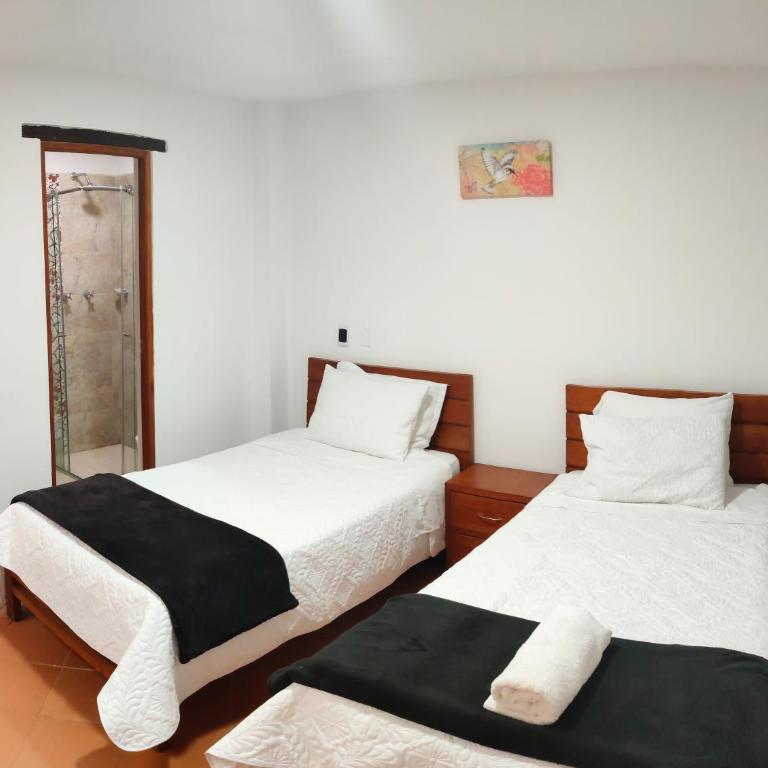 HOTEL SPA Villasaurio - Habitación Doble con baño - 2 camas - 2