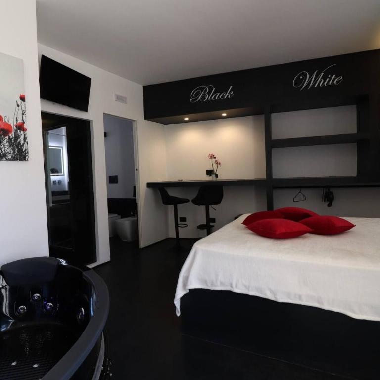 BlackWhite Otranto Suite - Appartamento - 1