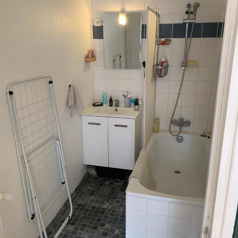 Sunny escape in Belleville - Appartement 1 Chambre avec Balcon et Vue sur la Ville - 5