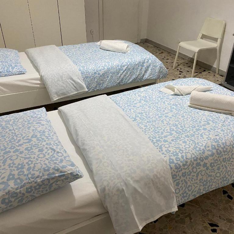 Tiburtina2000 - Twin Room with Shared Toilet - 4