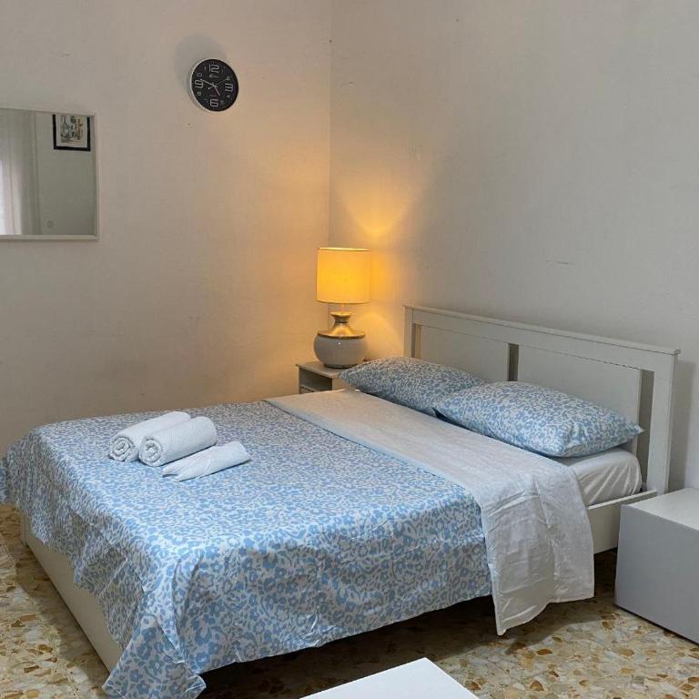 Tiburtina2000 - Standard Double Room with Shared Bathroom - 8