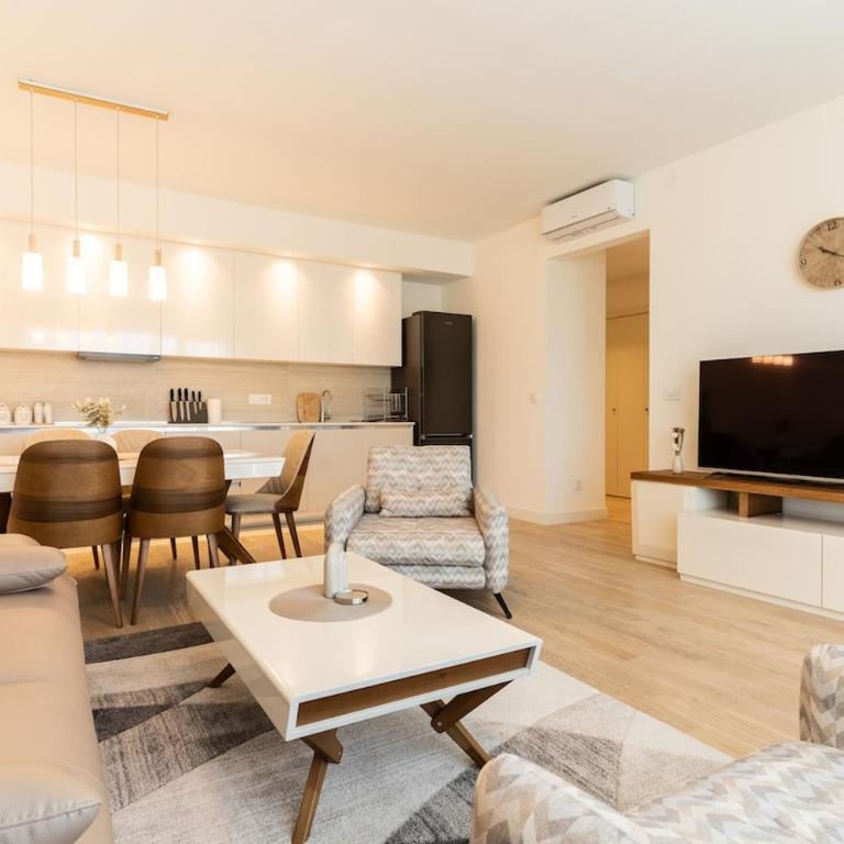 BW Spacious Riverview Apartment - Two-Bedroom Apartment - 3