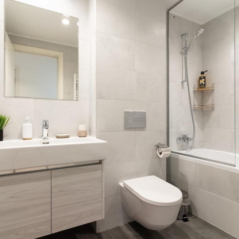 BW Spacious Riverview Apartment - Two-Bedroom Apartment - 4