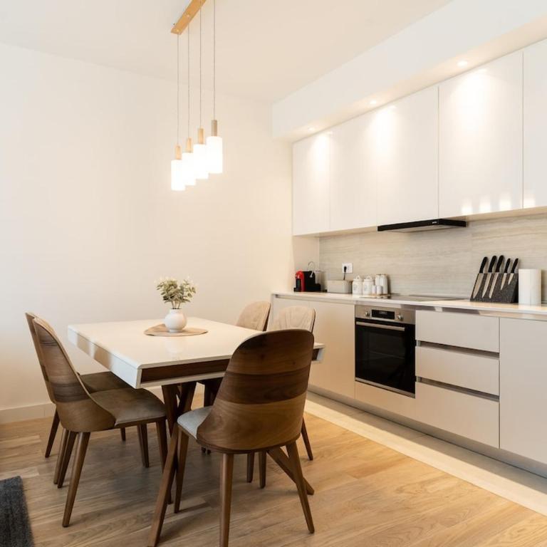 BW Spacious Riverview Apartment - Two-Bedroom Apartment - 6