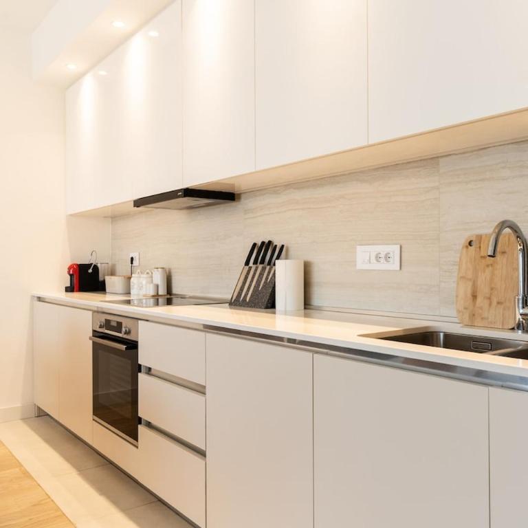 BW Spacious Riverview Apartment - Two-Bedroom Apartment - 17