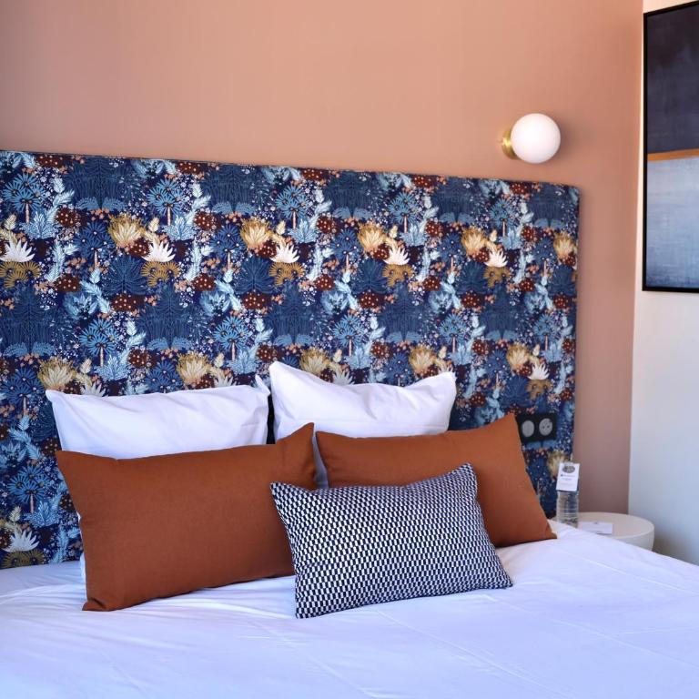 Hotel de la Bourse, Mulhouse Gare, Sure Hotel Collection by Best Western - Chambre Lit Queen-Size Confort avec Lit d'Appoint Simple - 4