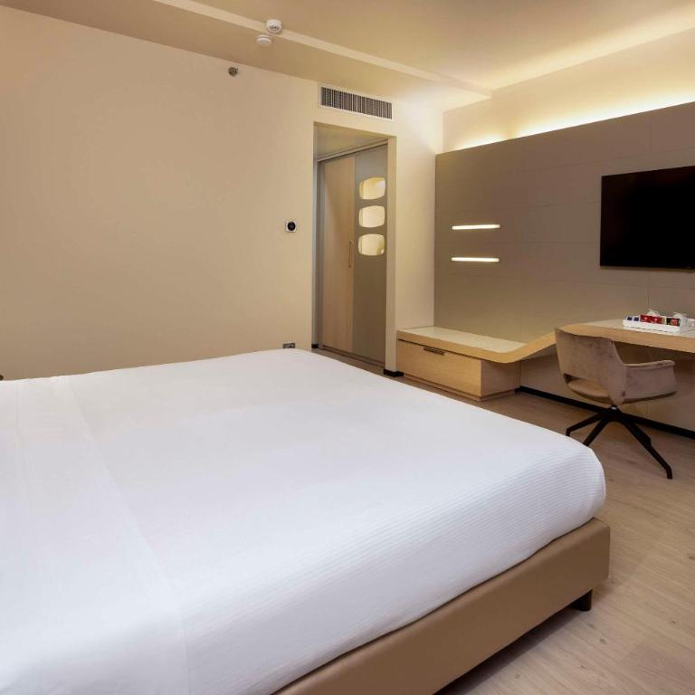 Best Western Plus Tower Hotel Bologna - Standard King Room - 3