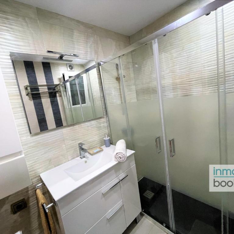 Paradis Sant Sebastian , climatizado y con piscina - Three-Bedroom Apartment - 15
