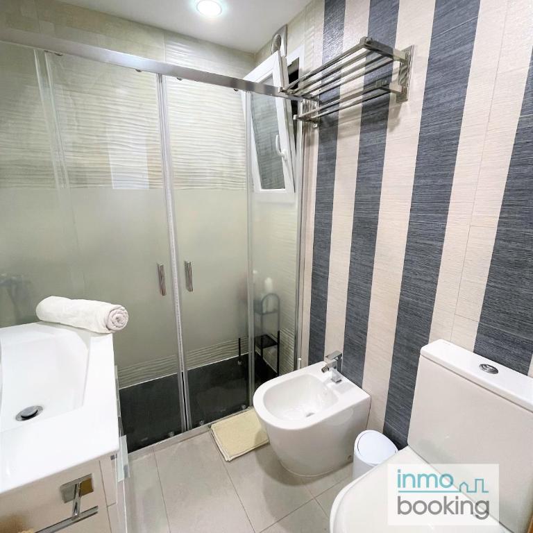 Paradis Sant Sebastian , climatizado y con piscina - Three-Bedroom Apartment - 14
