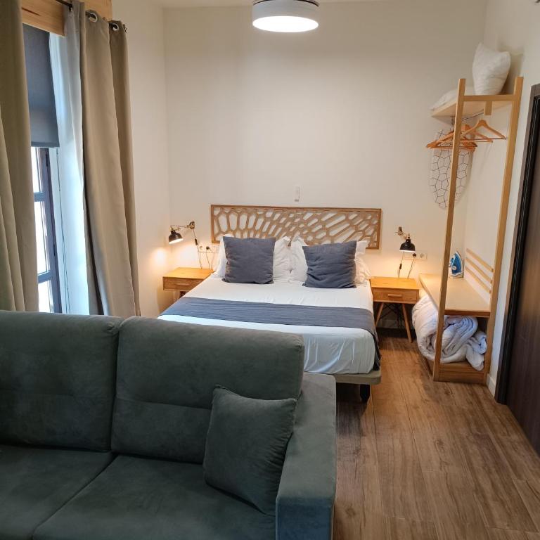 Apartamentos AL-QAZERES LUXURY La Concepción - Apartment mit Balkon - 7