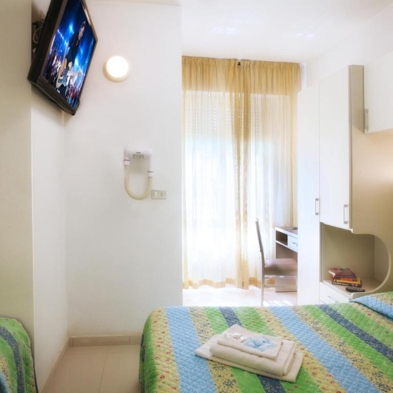 Hotel Leoni - Camera Tripla con Bagno Privato - 3