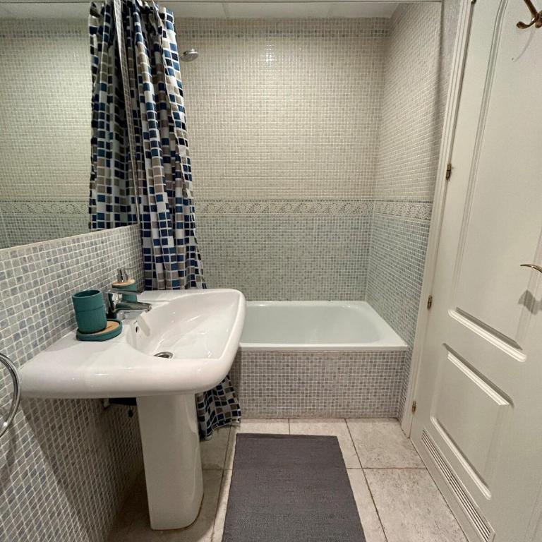 Newly Furnished Central Elviria - Apartment - 19