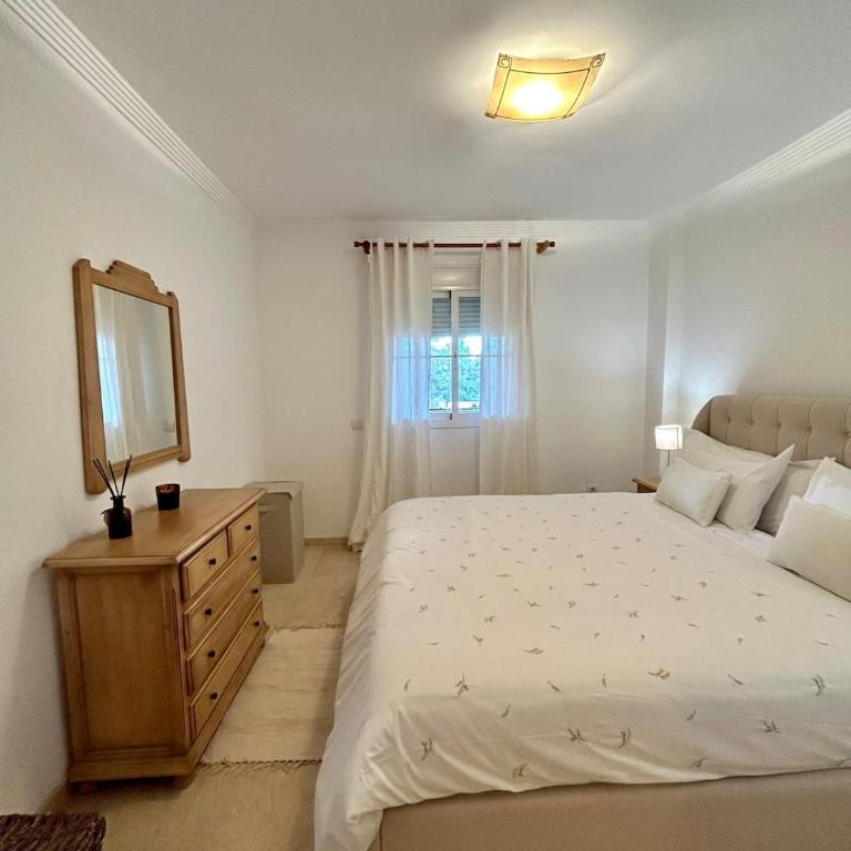 Newly Furnished Central Elviria - Apartment - 25