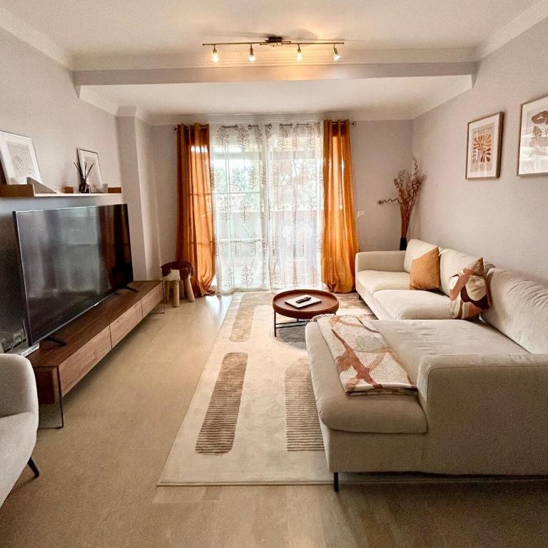 Newly Furnished Central Elviria - Apartment - 27