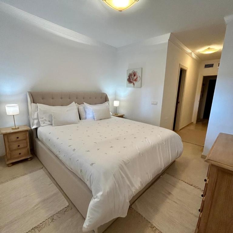 Newly Furnished Central Elviria - Apartment - 28