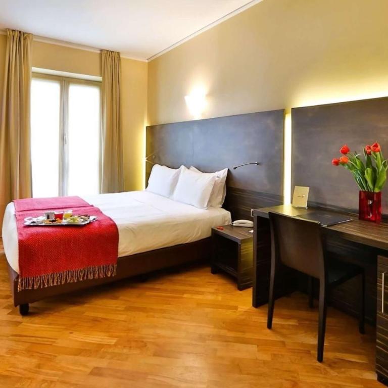 Best Western Hotel Metropoli - Family Room with One King and One Single Bed and City View - Non-Smoking - 1