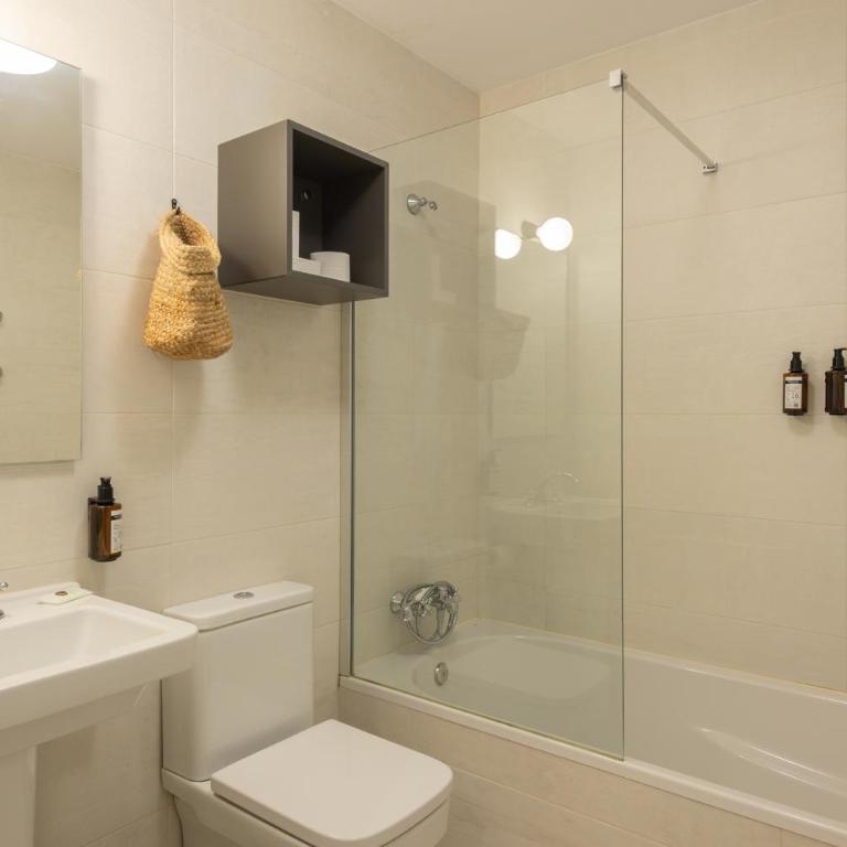 Hostal Boutique Es Portalet - Habitación doble pequeña con vistas interiores - 2