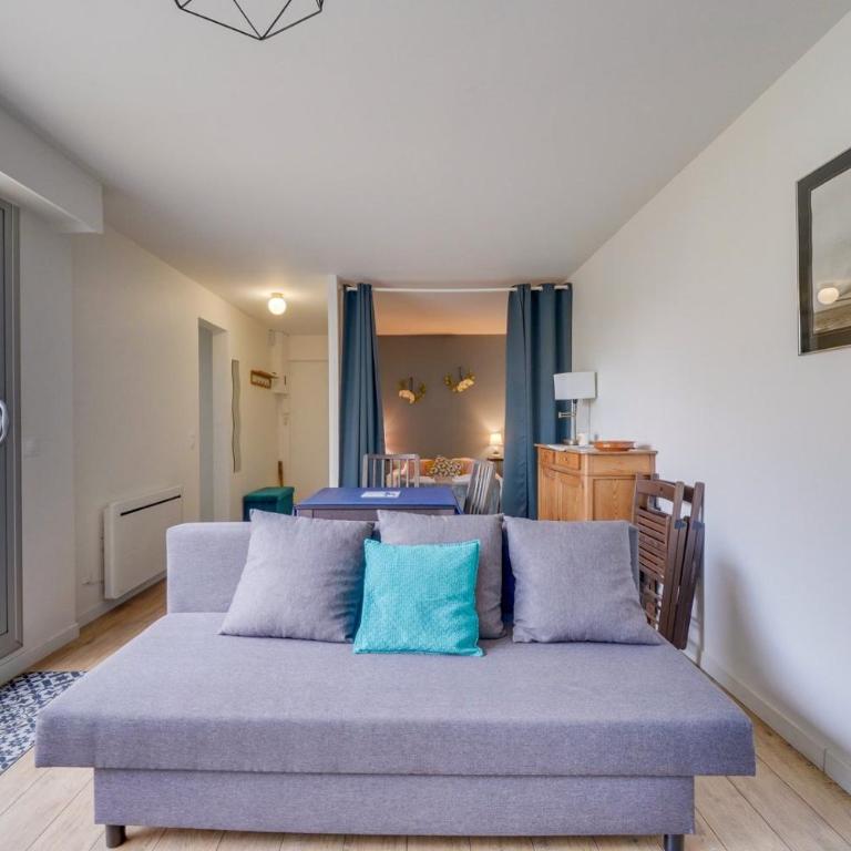 Apt Perlières- proche de la Plage et centre ville - Apartment with Balcony - 10