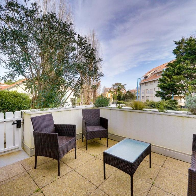 Apt Perlières- proche de la Plage et centre ville - Apartment with Balcony - 16