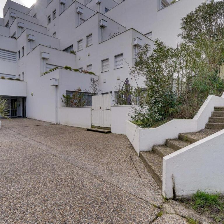 Apt Perlières- proche de la Plage et centre ville - Apartment with Balcony - 14
