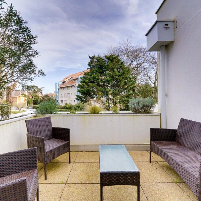 Apt Perlières- proche de la Plage et centre ville - Apartment with Balcony - 2