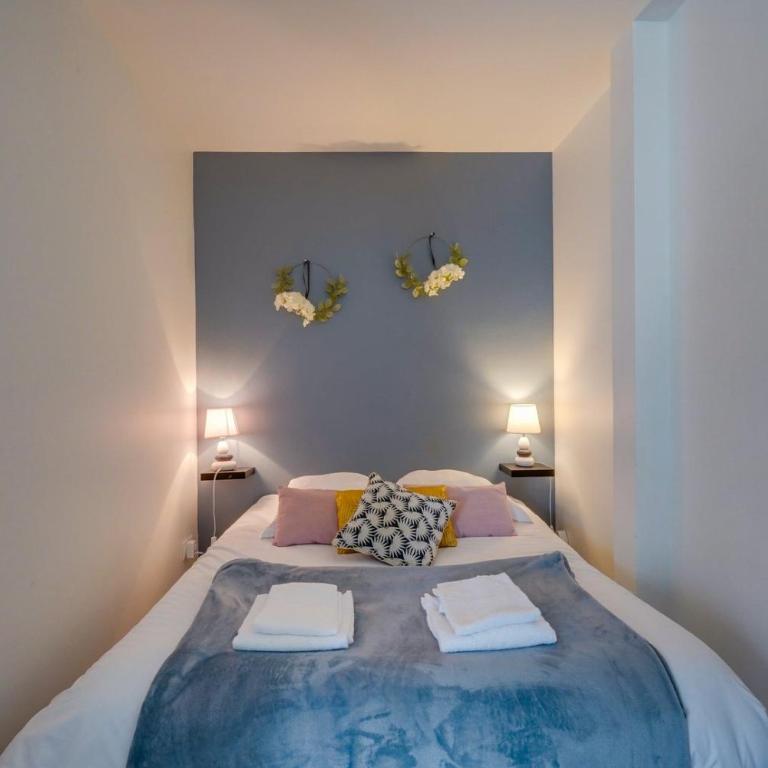 Apt Perlières- proche de la Plage et centre ville - Apartment with Balcony - 3