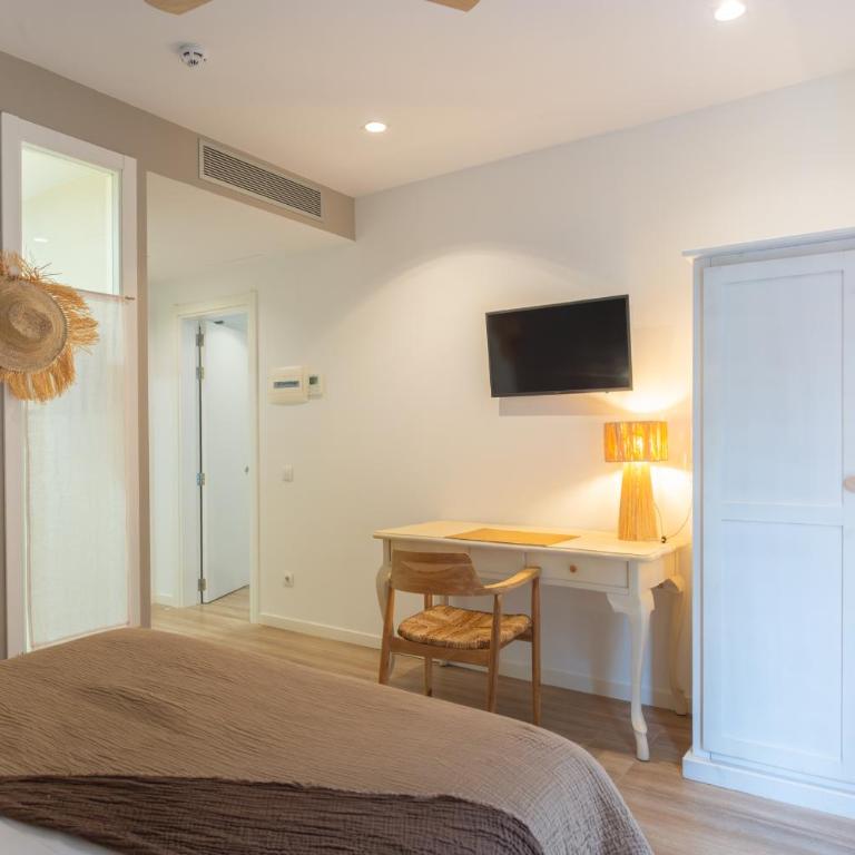 Hostal Boutique Es Portalet - Habitación Familiar con balcón - 4