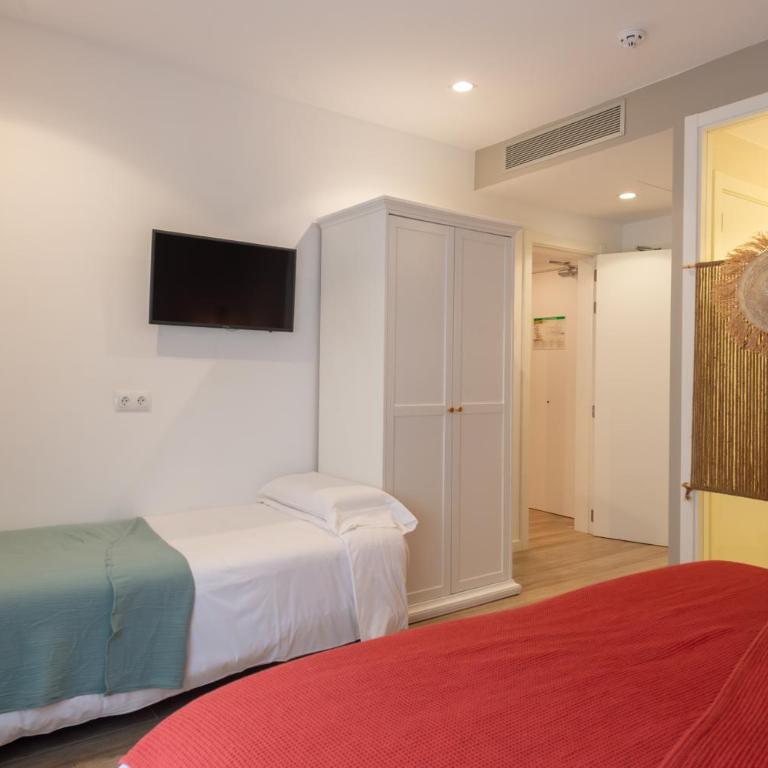 Hostal Boutique Es Portalet - Habitación Familiar con balcón - 7