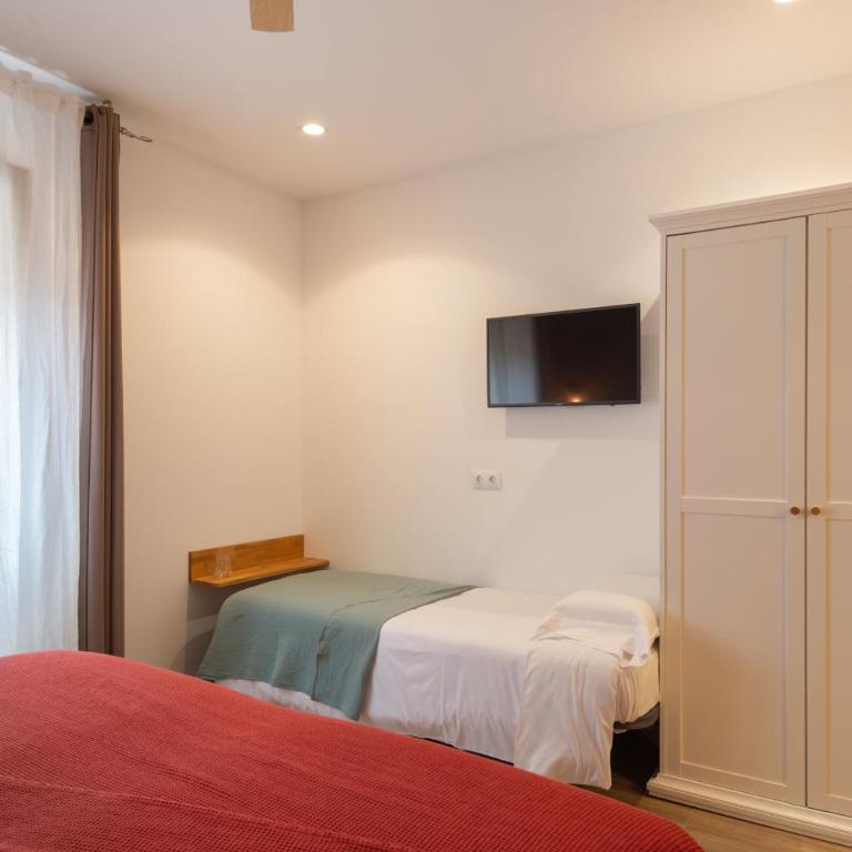 Hostal Boutique Es Portalet - Habitación Familiar con balcón - 6