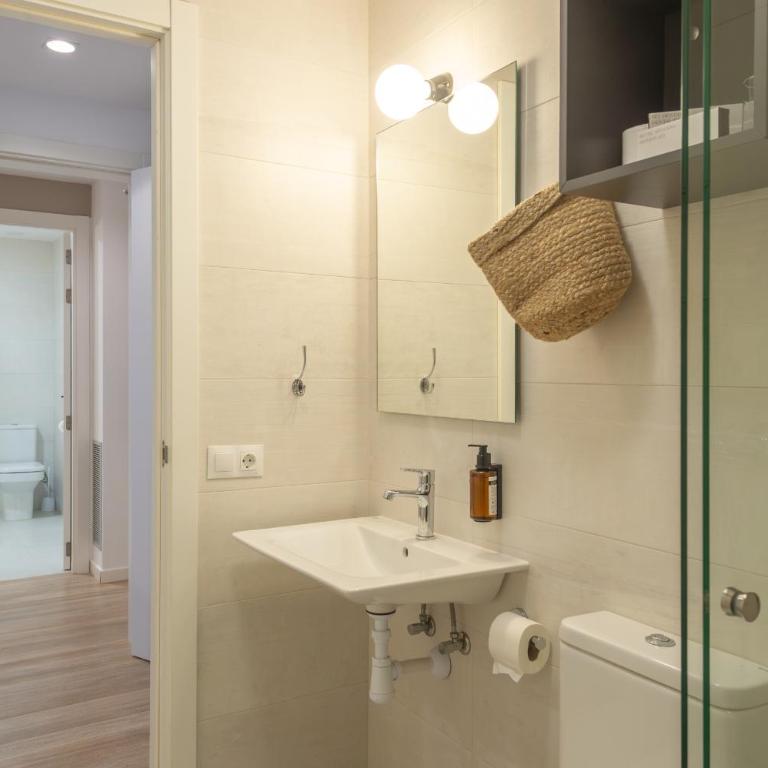 Hostal Boutique Es Portalet - Habitación Familiar con balcón - 5