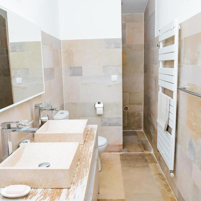 Maison de charme avec climatisation et piscine chauffée à Gordes - Two-Bedroom House - 33