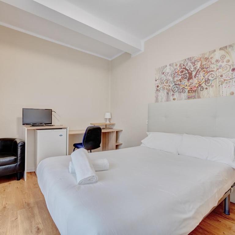 Monasterio - Four-Bedroom Apartment - 18