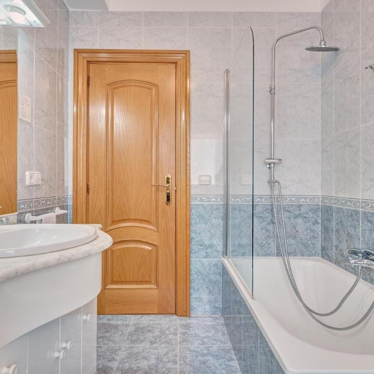 Monasterio - Four-Bedroom Apartment - 25
