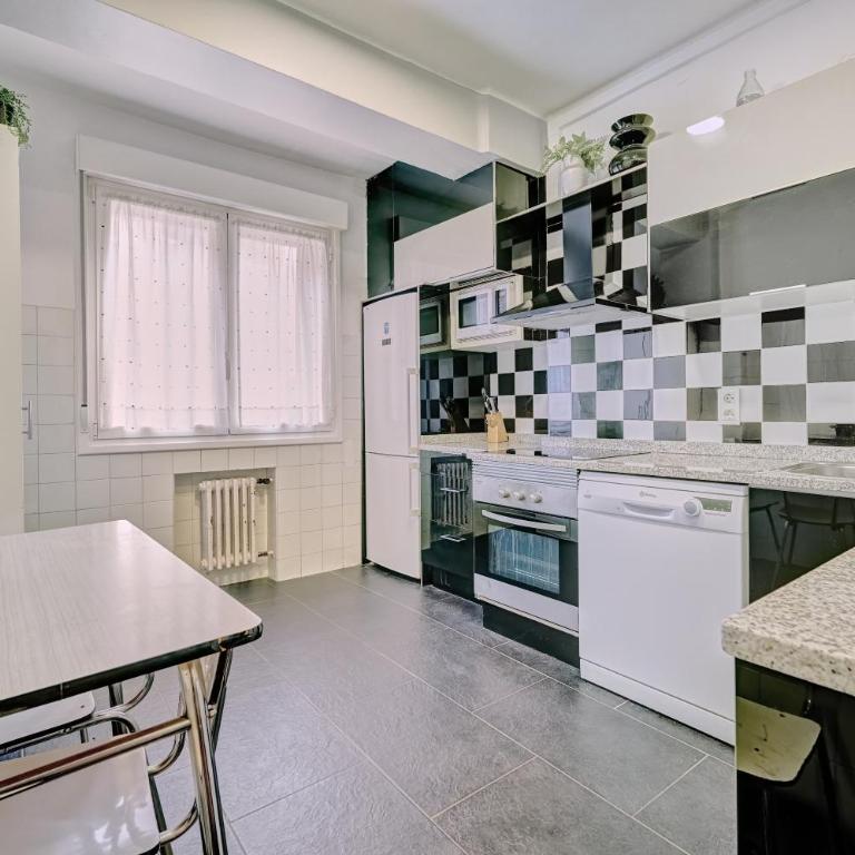 Monasterio - Four-Bedroom Apartment - 6