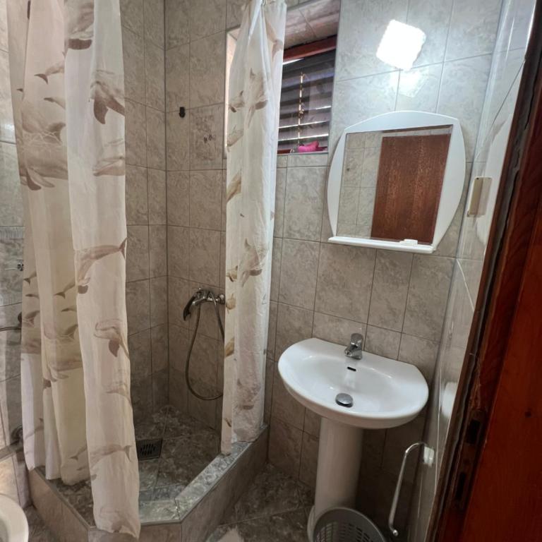 Guest House Plima 2 - Dvokrevetna Soba sa Bračnim Krevetom sa Balkonom i Pogledom na More - 4