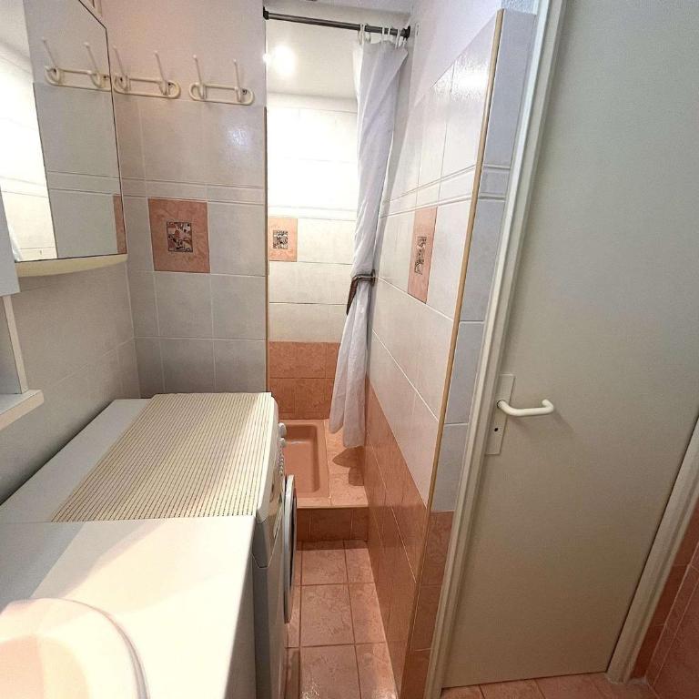 Studio/Cabine à 80m de la plage avec Terrasse, Jardinet et Garage - Cavalaire - FR-1-226B-140 - Appartement - 10
