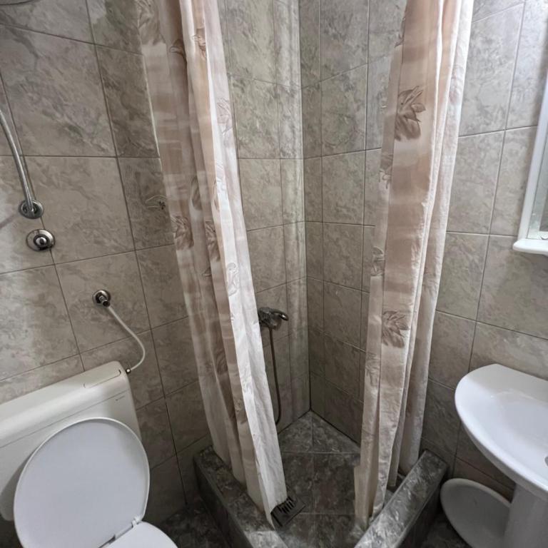 Guest House Plima 2 - Dvokrevetna Soba sa Bračnim Krevetom i Zajedničkim Kupatilom - 12