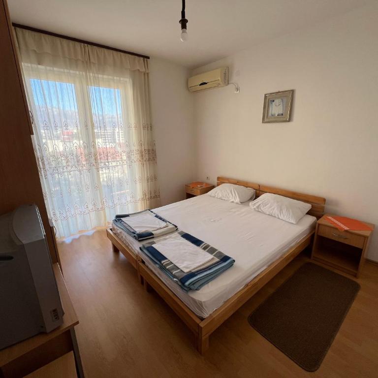 Guest House Plima 2 - Dvokrevetna Soba sa Bračnim Krevetom i Zajedničkim Kupatilom - 9