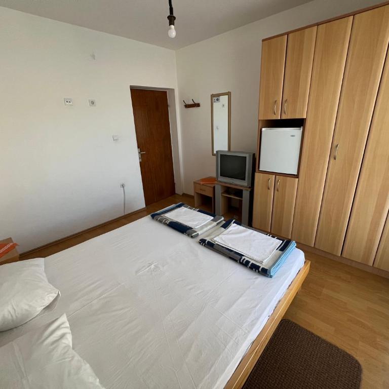 Guest House Plima 2 - Dvokrevetna Soba sa Bračnim Krevetom i Zajedničkim Kupatilom - 8